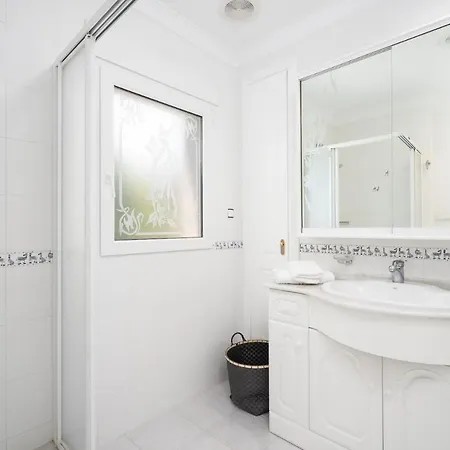 Marvelous With Panoramic Sea View & Pool Дения